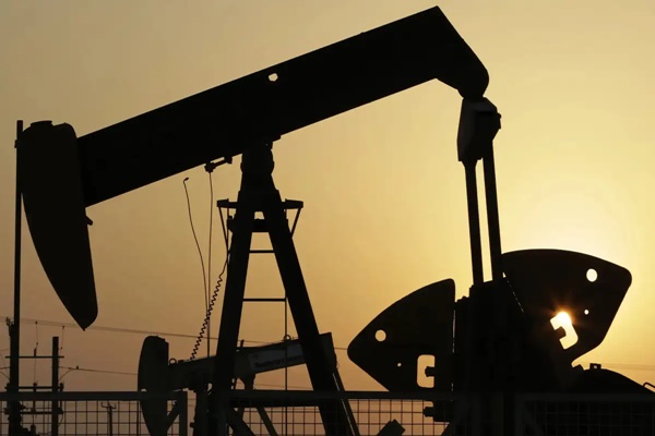 Oil Prices Dip on US Sanctions, But Post Strong Weekly Gains